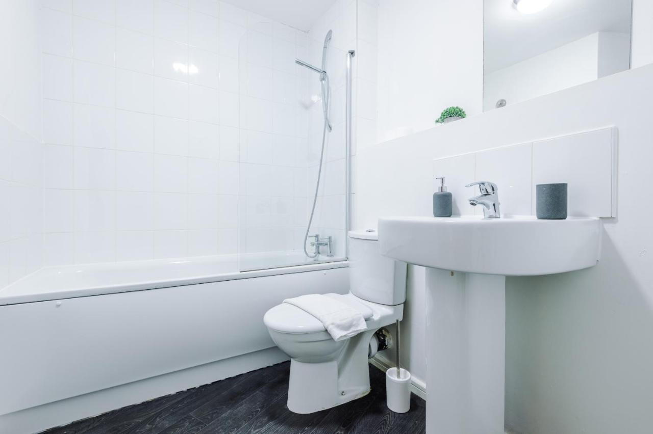מנצ'סטר 2 Bed Apartment With Balcony Private Parking Near Etihad Stadium, Coop Live מראה חיצוני תמונה